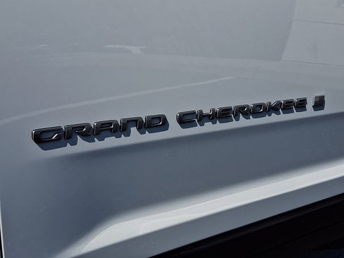 New 2027 Jeep Grand Cherokee Laredo X AWD/4WD image 19