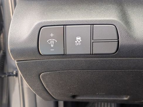 Used 2025 Hyundai Elantra SEL image 16