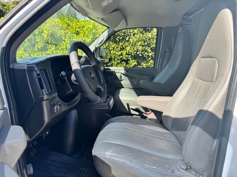 Used 2013 Chevrolet Express 2500 Extended image 12