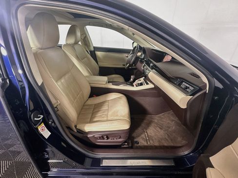 Used 2016 Lexus ES 350 w/ Luxury Package w/Wood Trim FWD image 31
