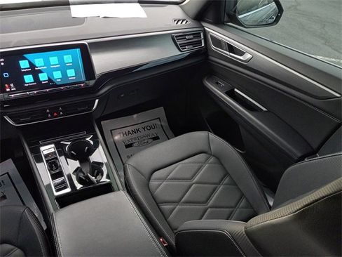 Used 2024 Volkswagen Atlas Cross Sport SE w/ Panoramic Sunroof Package image 16