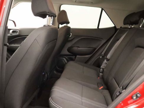 Used 2025 Hyundai Venue SEL image 17