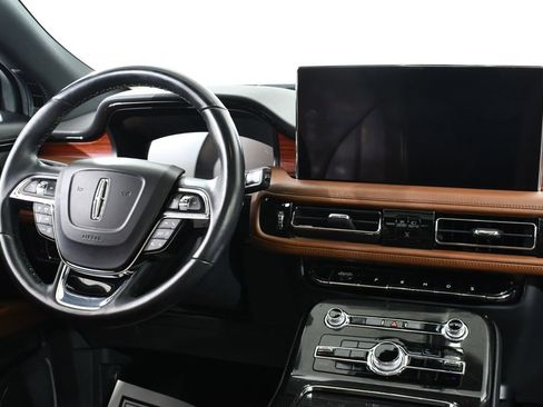 Used 2022 Lincoln Nautilus Reserve w/ Equipment Group 201A AWD/4WD image 8