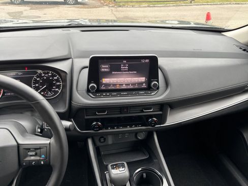 Used 2025 Nissan Rogue SV FWD image 17