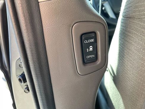 Used 2013 Honda Odyssey EX image 19