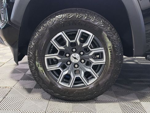 Used 2024 Chevrolet Colorado Z71 w/ Z71 Convenience Package 2 AWD/4WD image 17