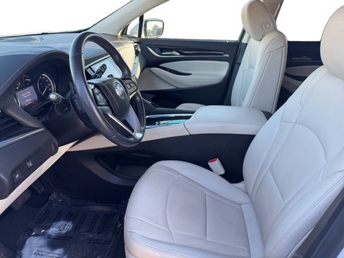 Used 2024 Buick Enclave Essence image 9