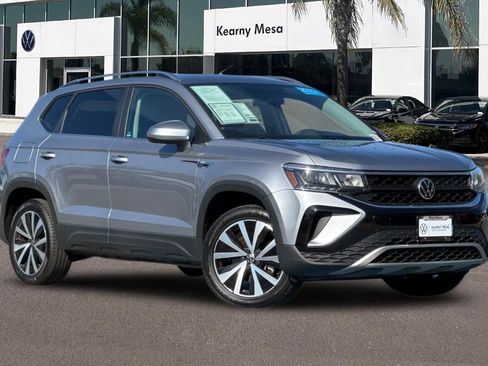 Used 2022 Volkswagen Taos SE image 2