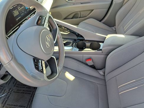 Used 2025 Hyundai Elantra SEL image 24