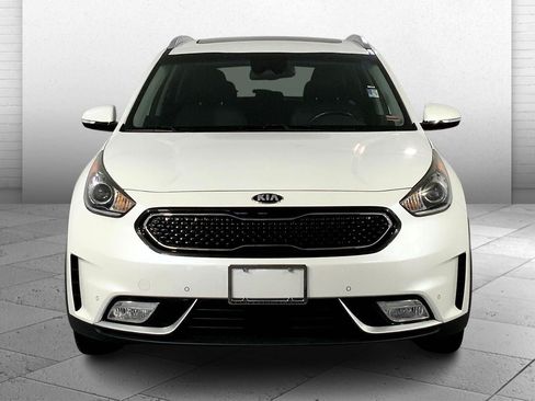 Used 2018 Kia Niro Touring FWD image 2
