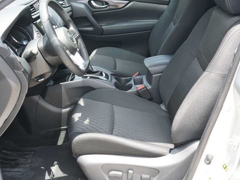 Used 2019 Nissan Rogue SV FWD image 9