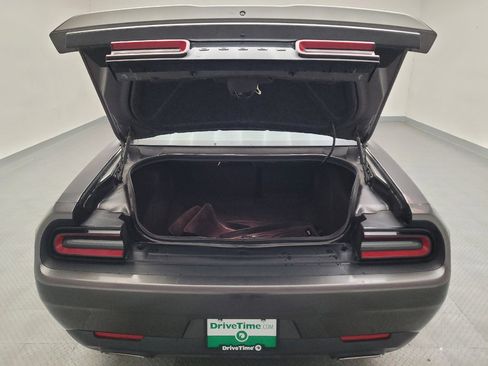 Used 2018 Dodge Challenger SXT image 29