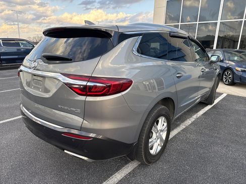 Used 2018 Buick Enclave Essence image 5
