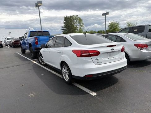 Used 2018 Ford Focus SE FWD image 3