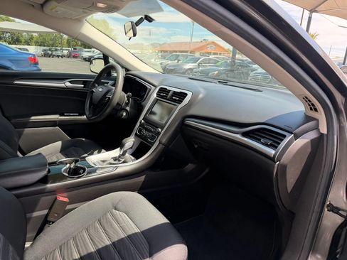 Used 2016 Ford Fusion SE FWD image 26