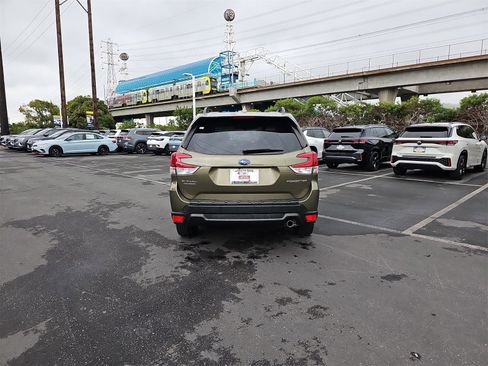 Used 2022 Subaru Forester Limited w/ Popular Package #3 image 6