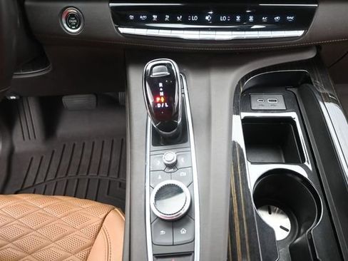 Used 2023 Cadillac Escalade ESV Sport AWD/4WD image 9