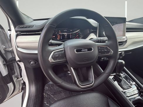 Used 2025 Jeep Compass Limited AWD/4WD image 15