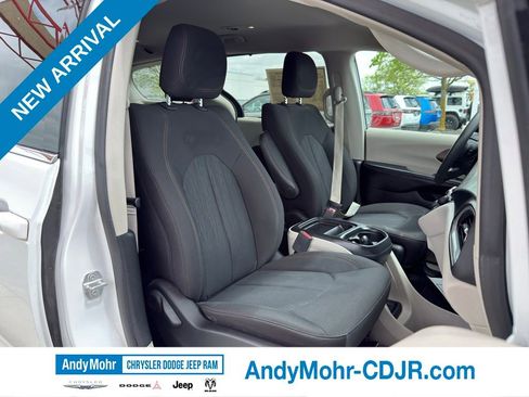 Used 2018 Chrysler Pacifica Touring Plus FWD image 39