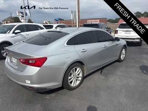 Used 2017 Chevrolet Malibu LT FWD image 3