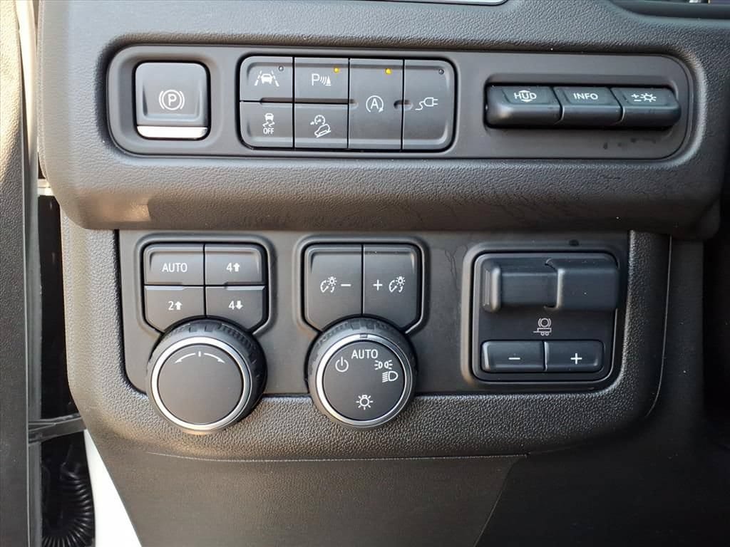 Used 2021 Chevrolet Suburban High Country w/ Premium Package AWD/4WD image 19