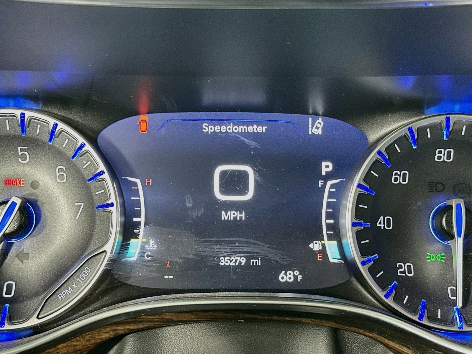 Used 2023 Chrysler Pacifica Limited w/ Uconnect Theater Family Group FWD image 12