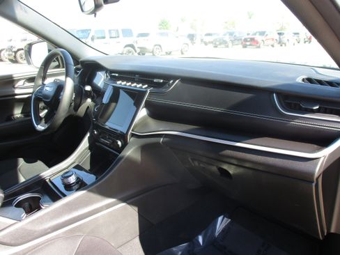 Used 2024 Jeep Grand Cherokee L Laredo w/ Luxury Tech Group I RWD image 40