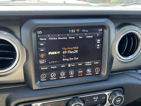 Used 2023 Jeep Gladiator Overland image 19