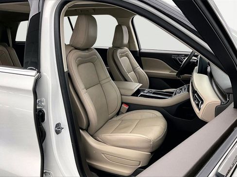 Used 2023 Lincoln Aviator Reserve w/ Equipment Group 201A image 7