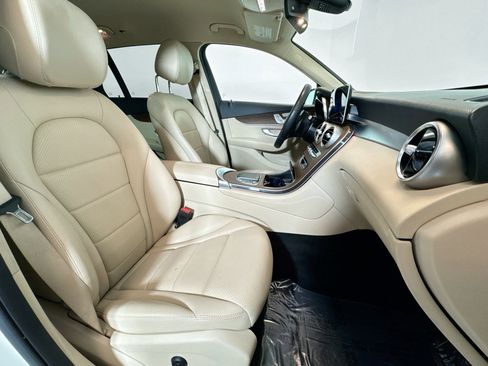 Used 2021 Mercedes-Benz GLC 300 image 26