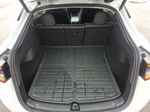 Used 2020 Tesla Model Y Long Range image 32