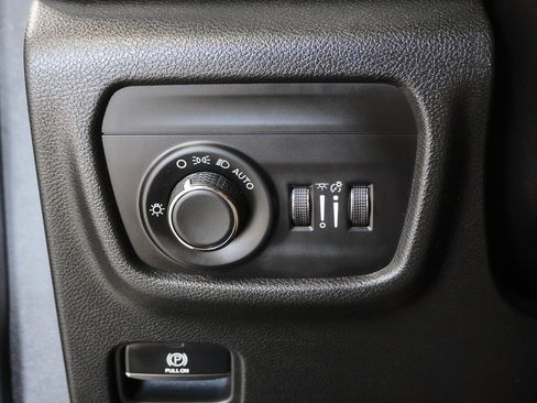 Certified 2024 Jeep Grand Cherokee Altitude image 19