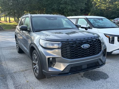 Used 2025 Ford Explorer ST-Line AWD/4WD image 3