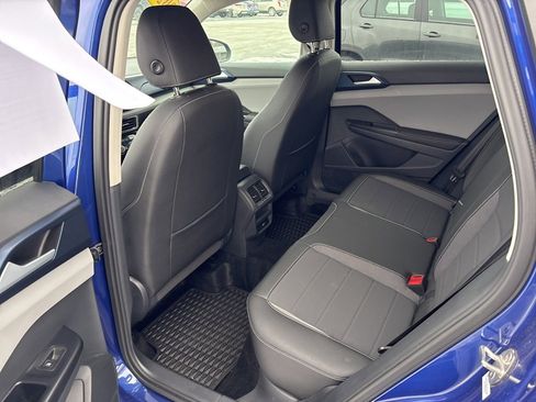 Used 2024 Volkswagen Taos SE image 10