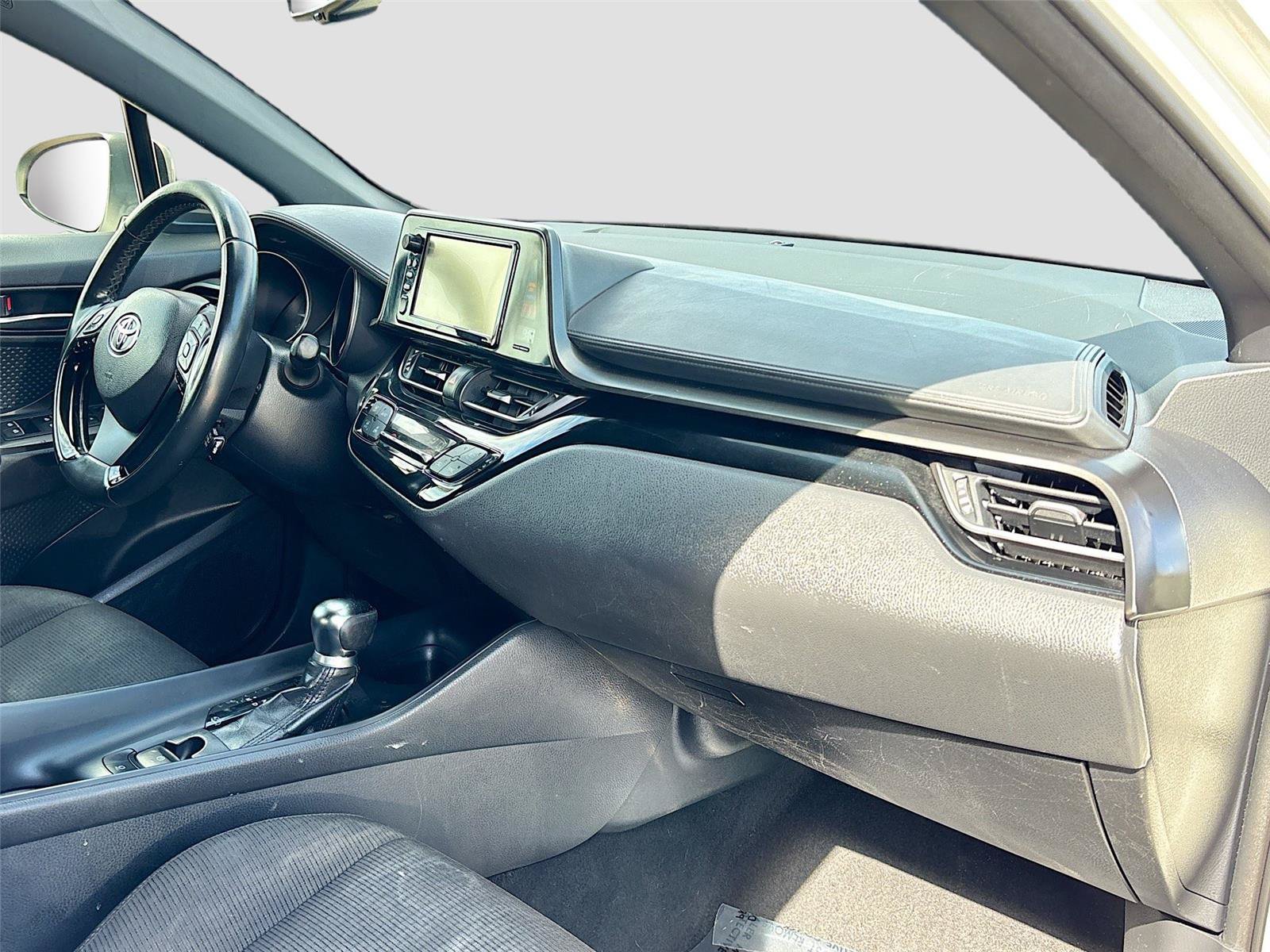 Used 2018 Toyota C-HR XLE FWD image 27