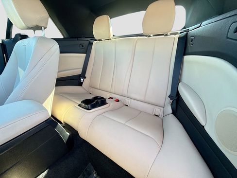 Used 2018 BMW 230i Convertible image 21