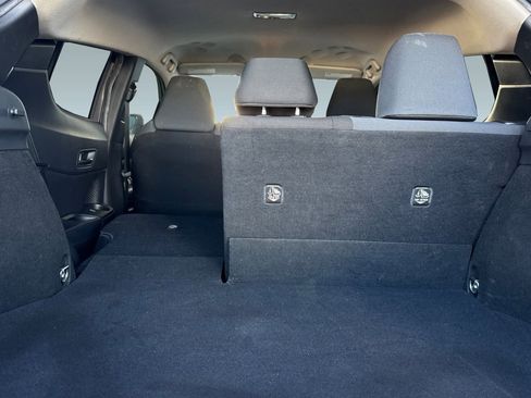 Used 2021 Toyota C-HR LE FWD image 32