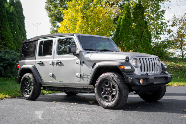 Used 2018 Jeep Wrangler Unlimited Sport AWD/4WD image 3