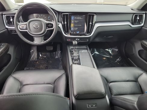 Used 2019 Volvo S60 T6 Momentum w/ Premium Package image 3