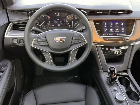New 2026 Cadillac XT5 Luxury image 10