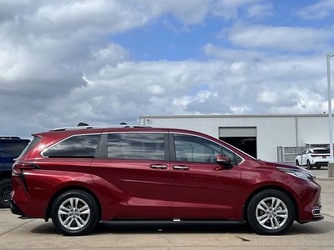 Used 2024 Toyota Sienna Limited AWD/4WD image 3