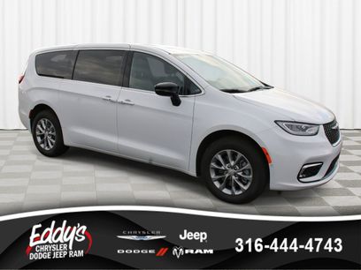 New 2026 Chrysler Pacifica Select