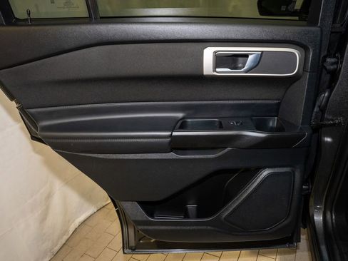 Used 2020 Ford Explorer XLT w/ Comfort Package image 10