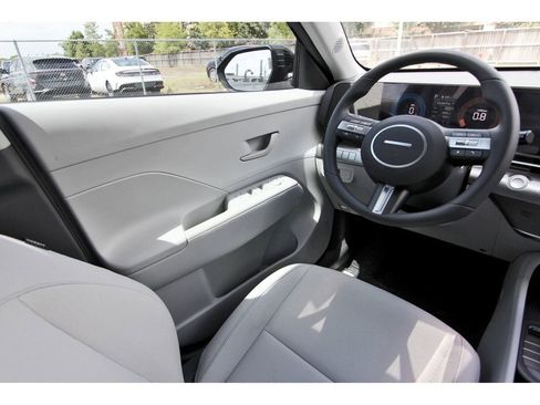 Certified 2025 Hyundai Kona SEL image 7