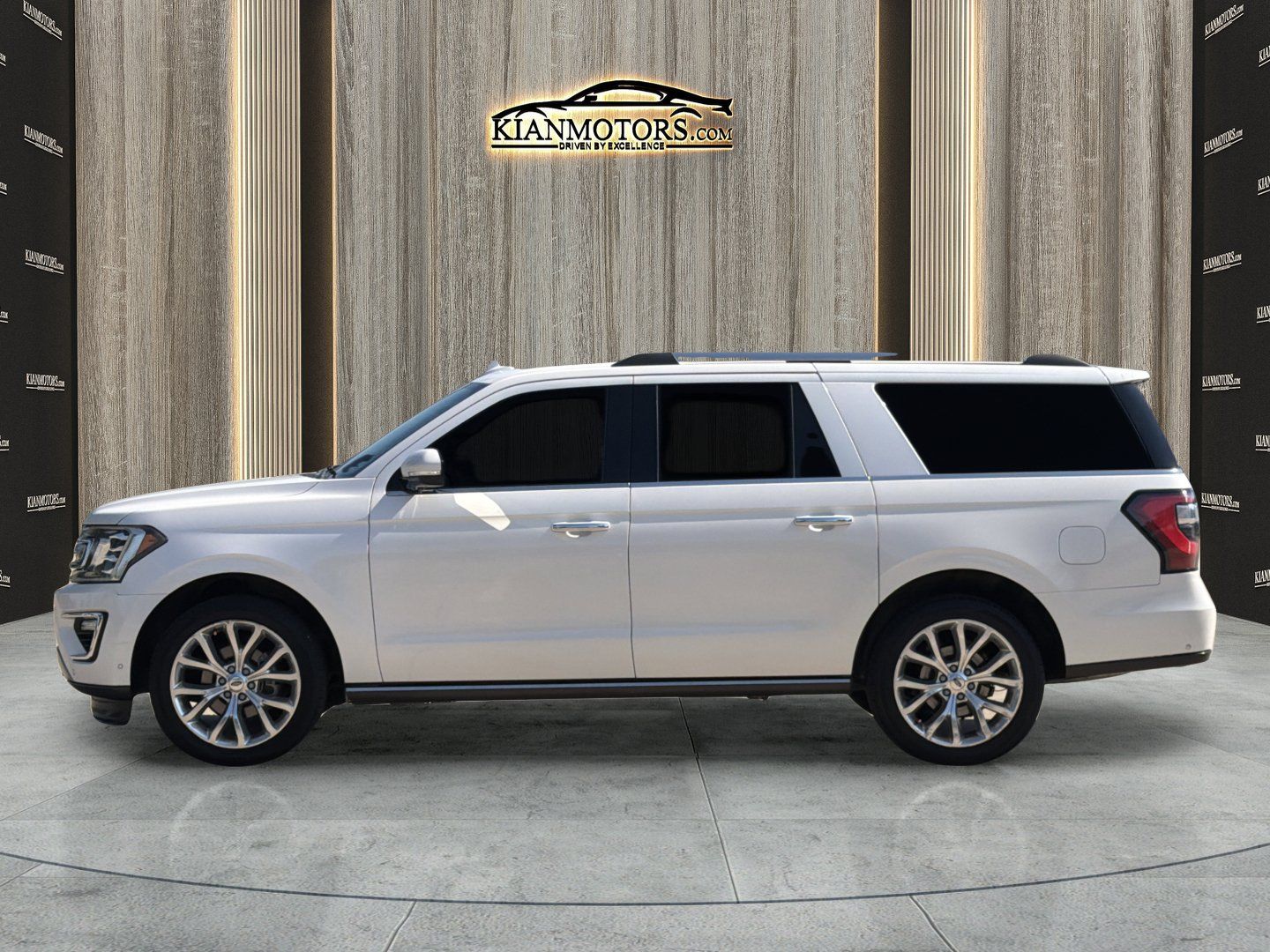 Used 2018 Ford Expedition Max Limited w/ Equipment Group 302A RWD image 4