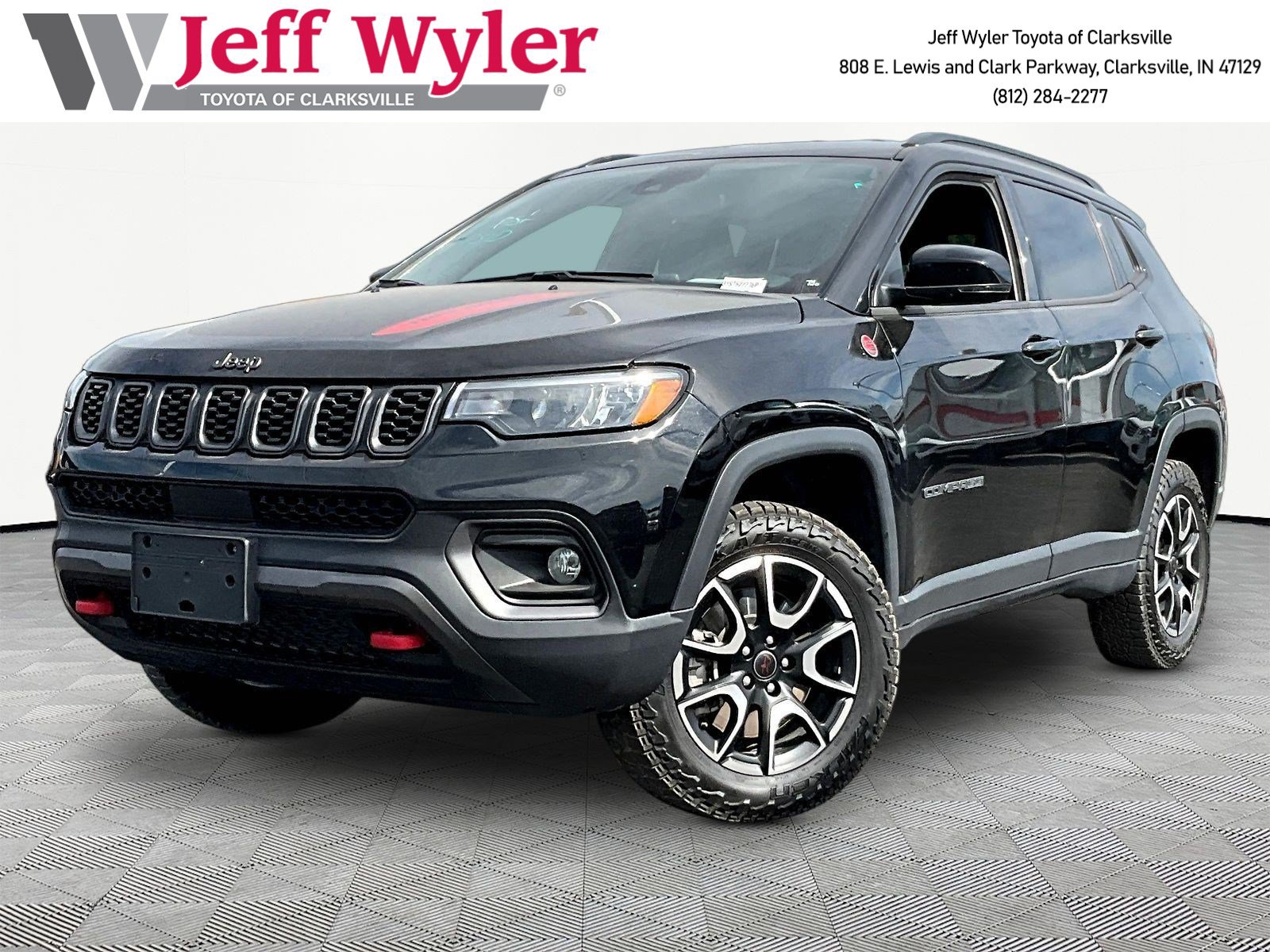 Used 2025 Jeep Compass Trailhawk AWD/4WD image 1
