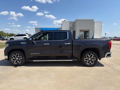 Used 2023 GMC Sierra 1500 SLT AWD/4WD image 4