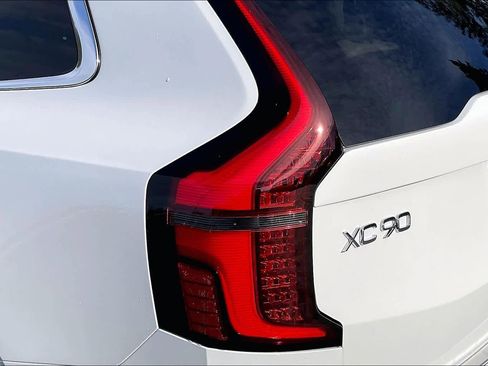 New 2026 Volvo XC90 T8 Plus image 25