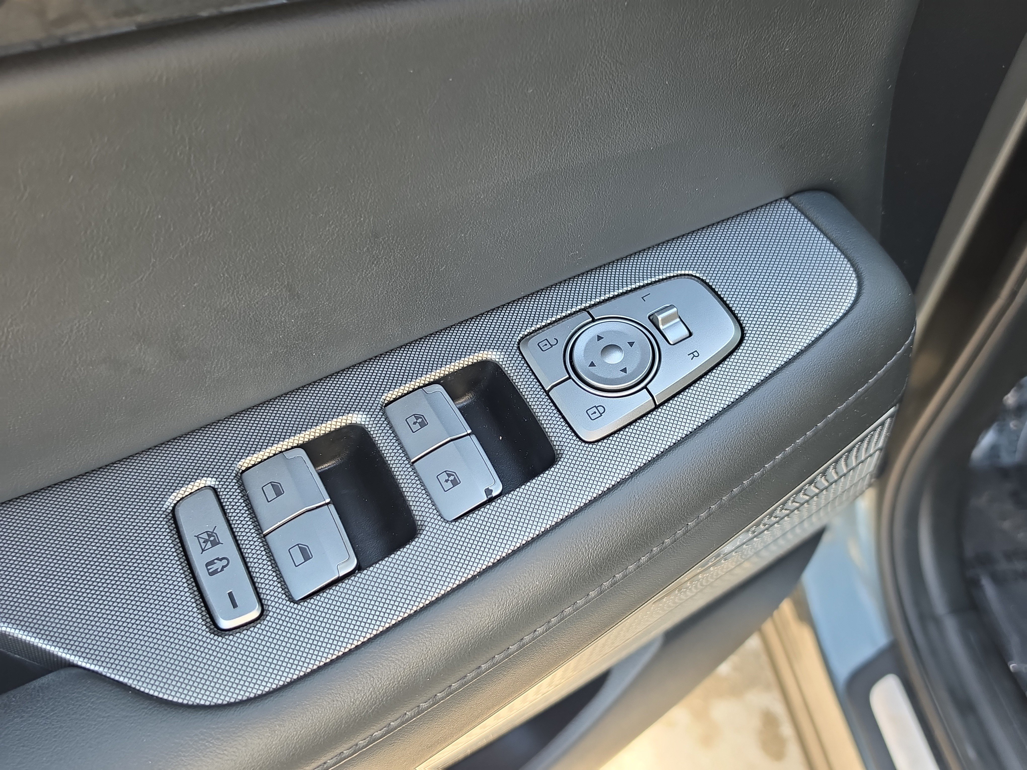 Used 2022 Hyundai Palisade Limited FWD image 21