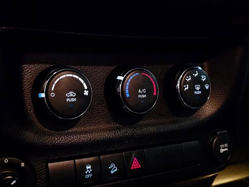 Used 2016 Jeep Wrangler Sport image 28